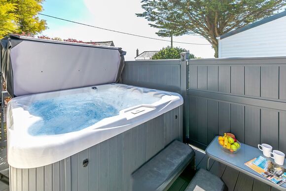 Hideaway Retreat Hot Tub - Trelay Hideaway Holiday Park, Pelynt, near Looe and Polperro