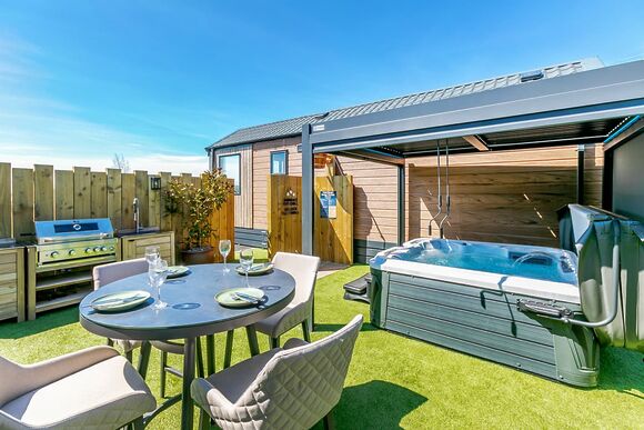 The Nest &ndash; Boutique Luxury with Private Hot Tub - Trelay Hideaway Holiday Park, Pelynt, near Looe and Polperro
