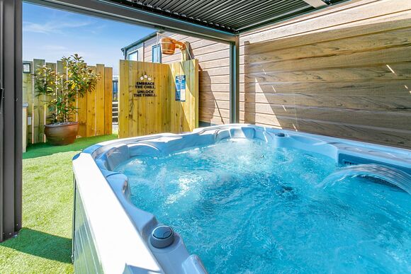 The Nest &ndash; Boutique Luxury with Private Hot Tub - Trelay Hideaway Holiday Park, Pelynt, near Looe and Polperro