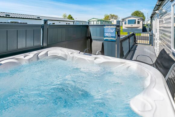 Hideaway Retreat Hot tub Pet Friendly with Decking - Trelay Hideaway Holiday Park, Pelynt, near Looe and Polperro