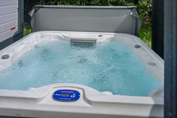 Hideaway Club 2 bed &ndash; Alfresco Grill & Chill - Trelay Hideaway Holiday Park, Pelynt, near Looe and Polperro