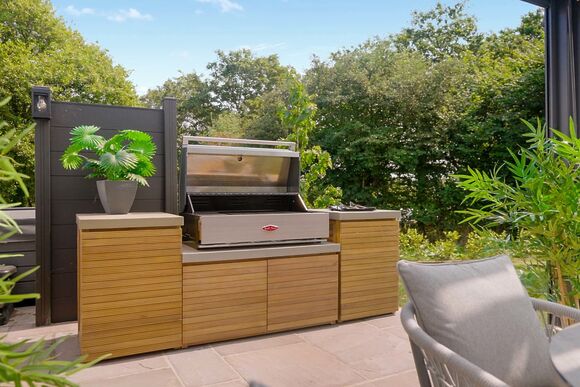 Hideaway Club 2 bed &ndash; Alfresco Grill & Chill - Trelay Hideaway Holiday Park, Pelynt, near Looe and Polperro