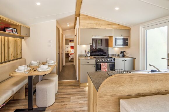 Hideaway SignaturePergola over Hot Tub - Trelay Hideaway Holiday Park, Pelynt, near Looe and Polperro