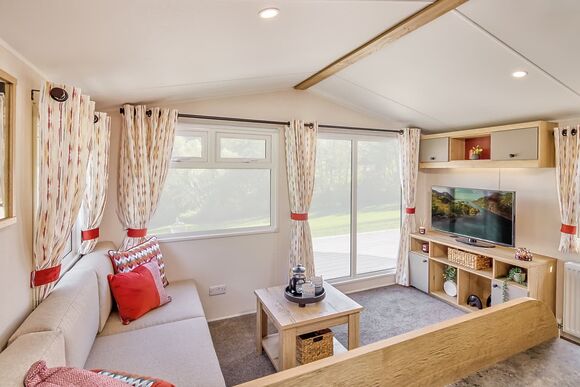 Hideaway SignaturePergola over Hot Tub - Trelay Hideaway Holiday Park, Pelynt, near Looe and Polperro