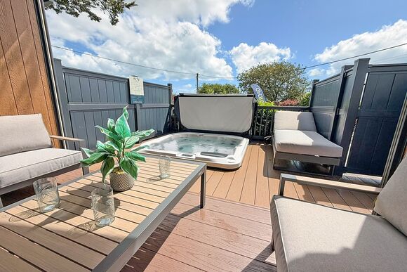 The Nook &ndash; Boutique Luxury BBQ & Hot Tub - Trelay Hideaway Holiday Park, Pelynt, near Looe and Polperro