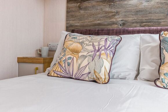 Diamond Deluxe - Trevornick Holiday Park, Holywell Bay