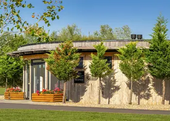 Cherry Bird Lodge Escape, Newbury