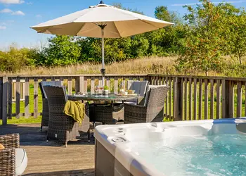 Cherry Bird Lodge Escape, Newbury