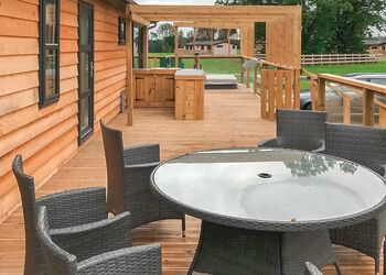 Platinum Spa Four - Cherry Bird Lodge Escape, Newbury