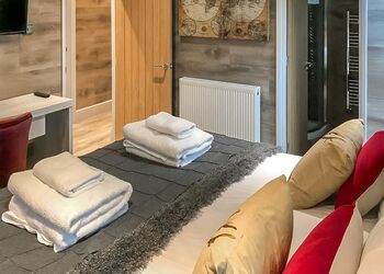 Platinum Spa Four - Cherry Bird Lodge Escape, Newbury