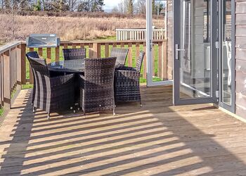 Elite Spa Lodge 3 - Cherry Bird Lodge Escape, Newbury