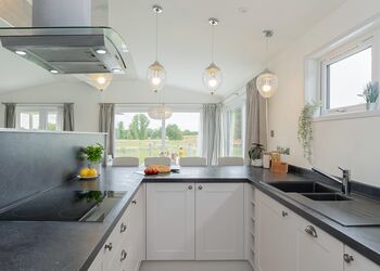 Elite Plus Spa Lodge 3 - Cherry Bird Lodge Escape, Newbury