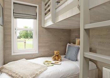 Elite Plus Spa Lodge 3 - Cherry Bird Lodge Escape, Newbury