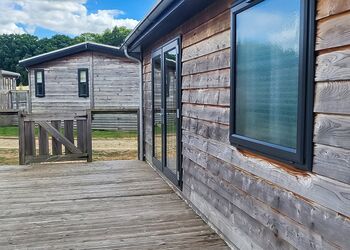 Signature Spa Pet 4 - Cherry Bird Country Park, Newbury