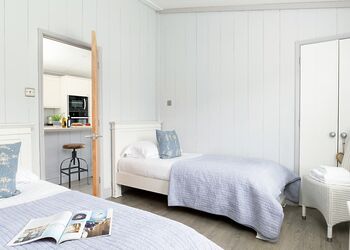 Elite Spa Lodge 2 - Cherry Bird Lodge Escape, Newbury