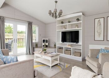 Elite Spa Lodge 2 (super kings) - Cherry Bird Lodge Escape, Newbury