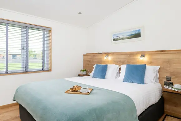 Cherry Bird Lodge Escape, Newbury