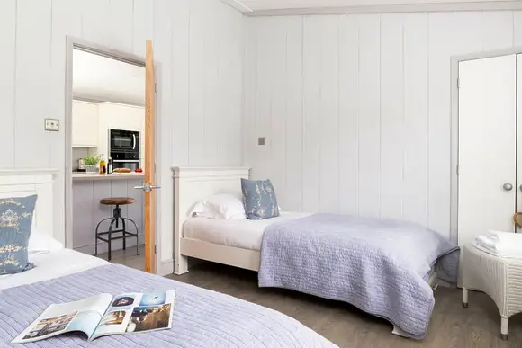 Cherry Bird Lodge Escape, Newbury