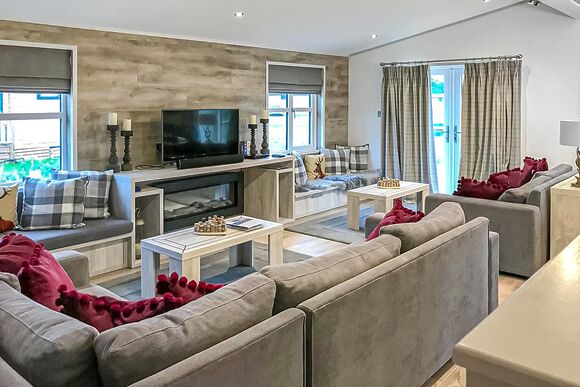 Platinum Spa Four - Cherry Bird Lodge Escape, Newbury