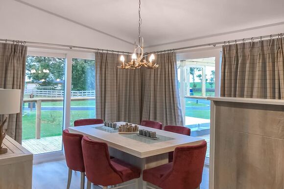 Platinum Spa Four - Cherry Bird Lodge Escape, Newbury