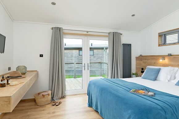 Cherry Bird Lodge Escape