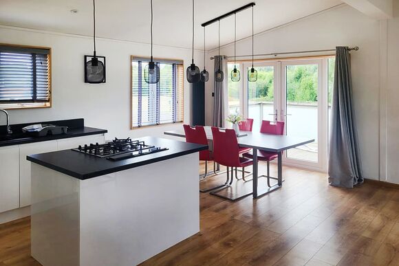 Signature Spa Pet 4 - Cherry Bird Country Park, Newbury