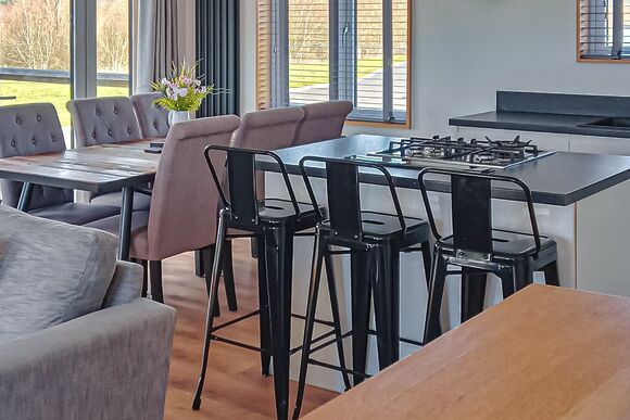 Elite Lodge 3  - Cherry Bird Lodge Escape, Newbury