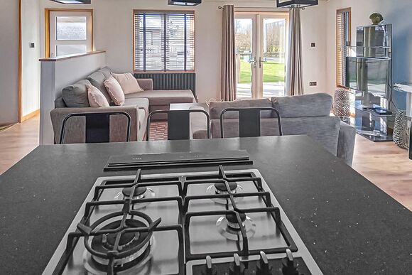 Elite Lodge 3  - Cherry Bird Lodge Escape, Newbury