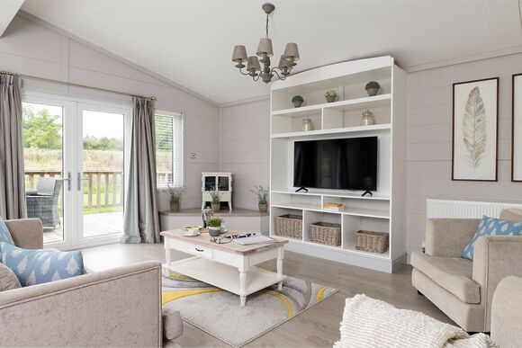 Elite Spa Lodge 2 (super kings) - Cherry Bird Lodge Escape, Newbury
