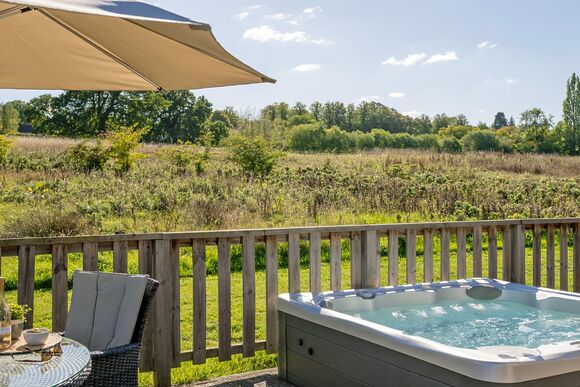 Elite Spa Lodge 2 (super kings) - Cherry Bird Lodge Escape, Newbury