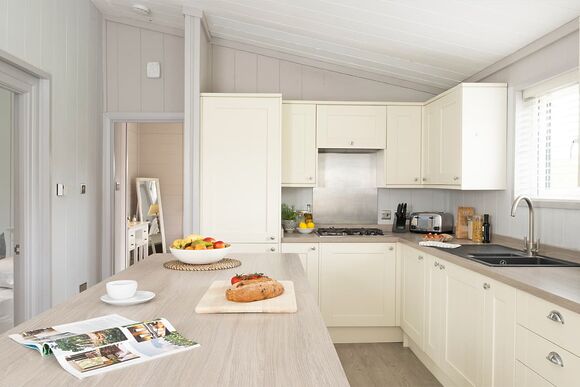 Elite Spa Lodge 2 (super kings) - Cherry Bird Lodge Escape, Newbury