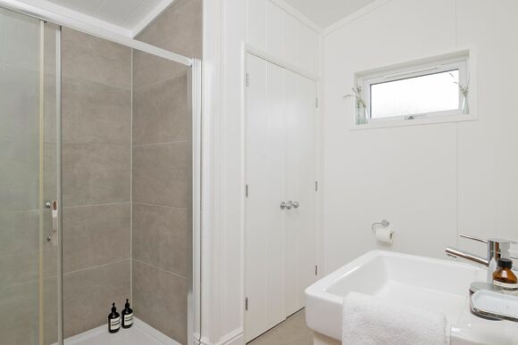 Elite Spa Lodge 2 (super kings) - Cherry Bird Lodge Escape, Newbury