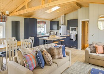 Hunters Lodge - Thirlestane Woodland Lodges, Lauder