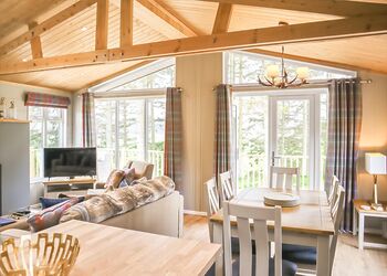 Hunters Lodge - Thirlestane Woodland Lodges, Lauder