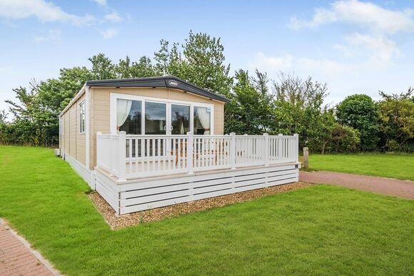Gold Premium Caravan with parking, ensuite & decking - Tummel Valley, Pitlochry, Perthshire