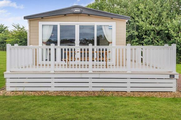 Gold Premium Caravan with parking, ensuite & decking - Tummel Valley, Pitlochry, Perthshire