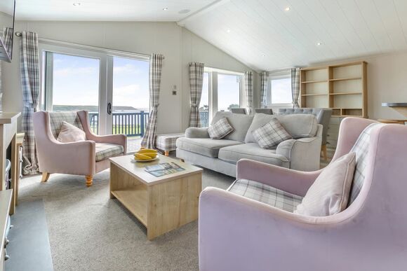 Deluxe 3, Slps 6, parking, ensuite, decking P, Deluxe Lodge with parking, ensuite & decking - Tummel Valley, Pitlochry, Perthshire