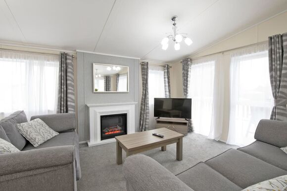 Deluxe 4 Lodge with parking, ensuite and decking - Tummel Valley, Pitlochry, Perthshire