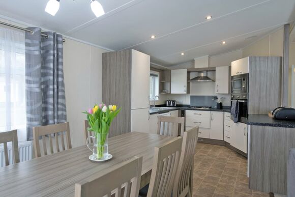 Deluxe 4 Lodge with parking, ensuite and decking - Tummel Valley, Pitlochry, Perthshire