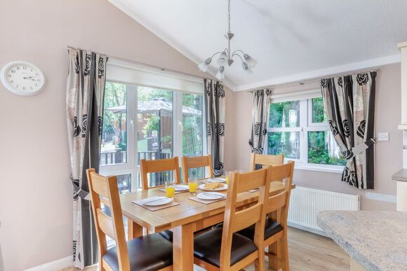 Superior Lodge with parking, ensuite & decking - Tummel Valley, Pitlochry, Perthshire