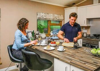 Typical Lakeside Escape (Pet Friendly) B