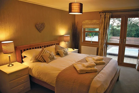 Typical Lakeside Escape (Pet Friendly) B