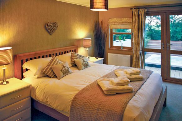 Typical Lakeside Escape (Pet Friendly) B