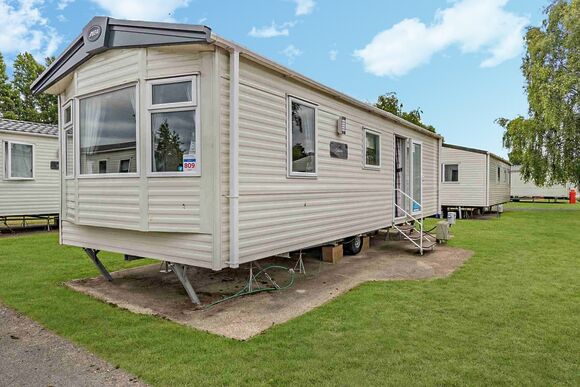 Bronze 2 Bedroom Caravan, Sleeps 4. With parking - Vauxhall Holiday Park, Great Yarmouth