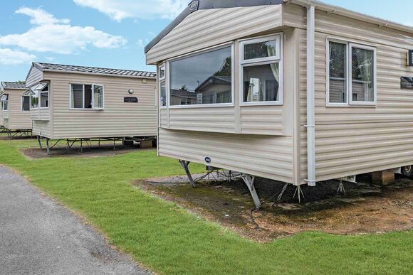 Bronze 2 Bedroom Caravan, Sleeps 6. With parking - Vauxhall Holiday Park, Great Yarmouth