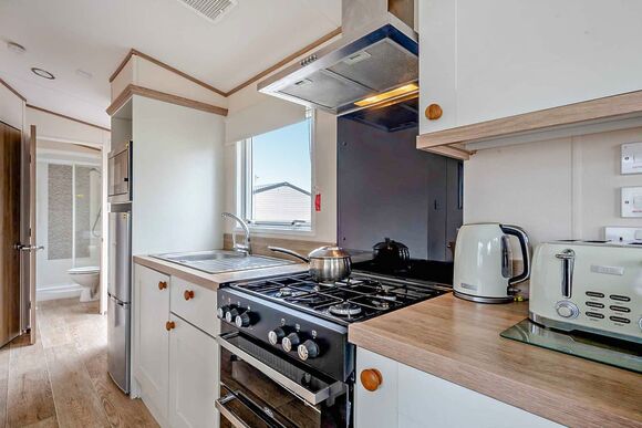 Bronze 2 Bedroom Caravan, Sleeps 6. With parking - Vauxhall Holiday Park, Great Yarmouth