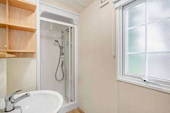 Bronze 3 Bedroom Caravan, Sleeps 5. With parking - Vauxhall Holiday Park, Great Yarmouth