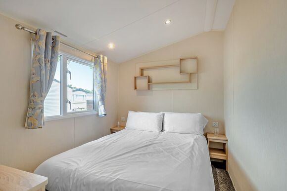 Gold 4 Bedroom Caravan, Sleeps 10. With parking - Vauxhall Holiday Park, Great Yarmouth