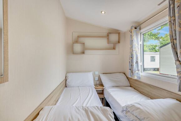 Gold 4 Bedroom Caravan, Sleeps 10. With parking - Vauxhall Holiday Park, Great Yarmouth