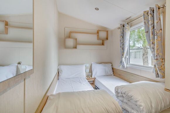 Gold 4 Bedroom Caravan, Sleeps 10. With parking - Vauxhall Holiday Park, Great Yarmouth